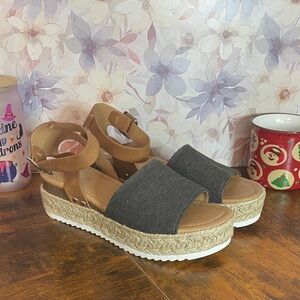 Soda Platform Sandals, Sz 8.5